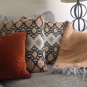 Beautiful bundle of pillows and throw